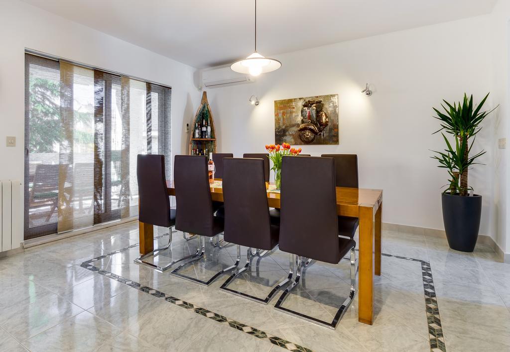 Kuca Za Odmor Kuzmanic Villa คาชเตลา ภายนอก รูปภาพ