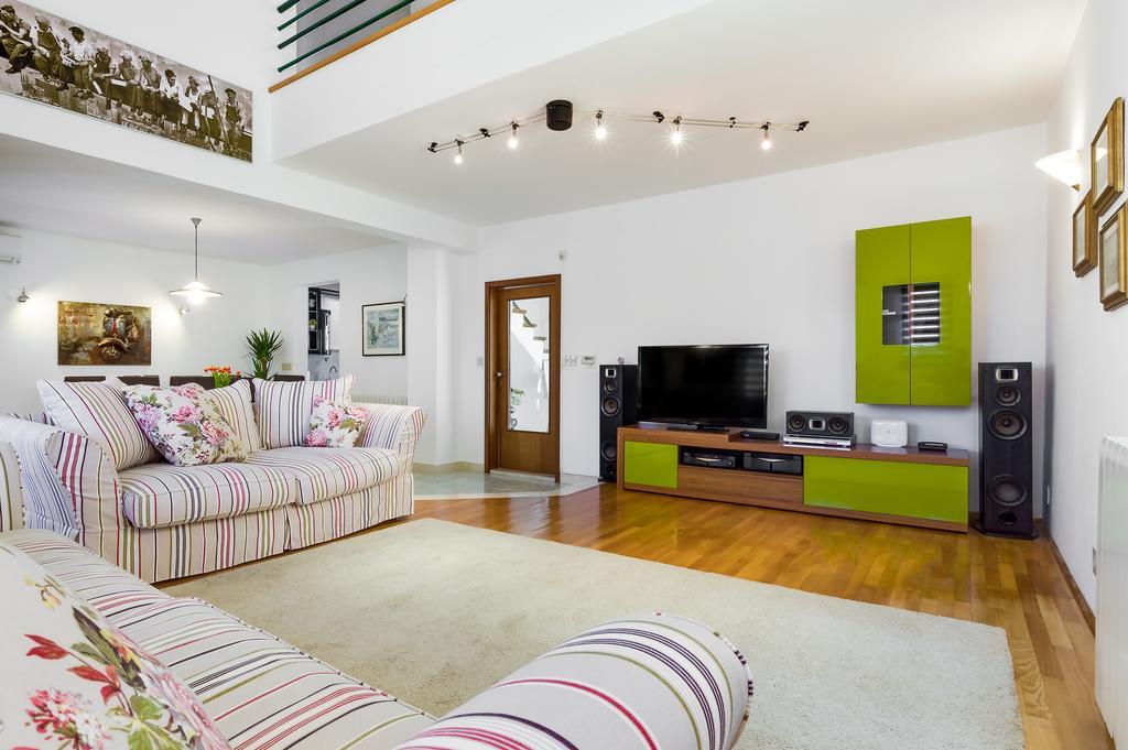 Kuca Za Odmor Kuzmanic Villa คาชเตลา ภายนอก รูปภาพ