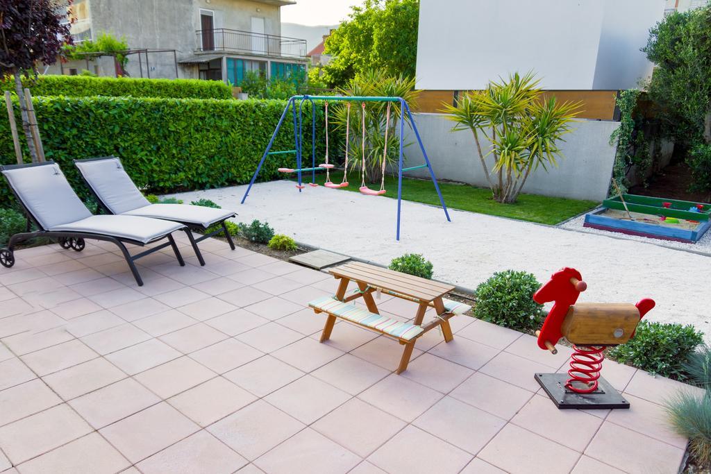 Kuca Za Odmor Kuzmanic Villa คาชเตลา ภายนอก รูปภาพ